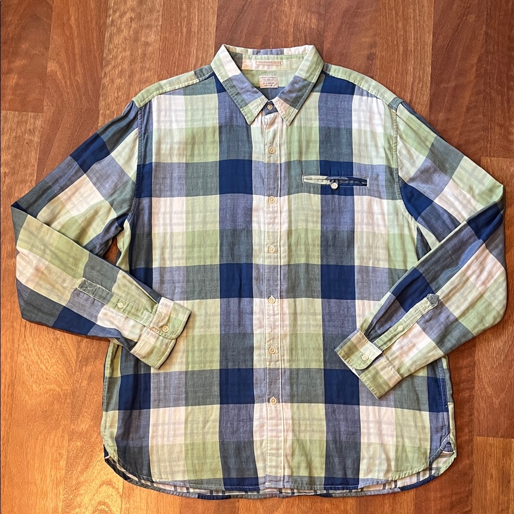 Like new Lucky Brand Men's Casual Plaid Shirt in Blue and Green